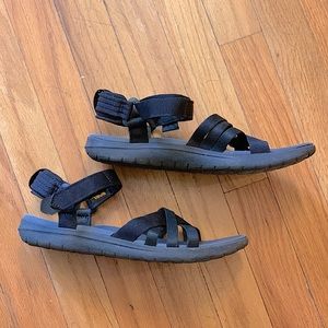 Teva Women's Sandborn Size 8 sandals - worn once.